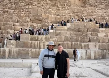 Bryan Adams tours Giza Pyramids
