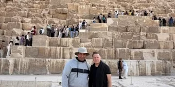 Bryan Adams tours Giza Pyramids