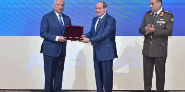 Sisi honours former defence minister