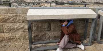 Israel closes schools, bans gatherings as Iran launches missiles 1 - Egyptian Gazette Israel closes schools, bans gatherings as Iran launches missiles