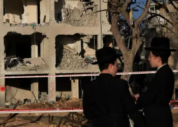 Scores hurt after Iranian missiles hit Israeli desert towns