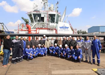 Suez Canal chief checks pilot crews, marine readiness