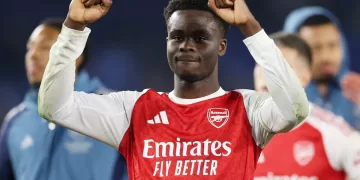 Saka fires Arsenal seven points clear