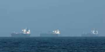 Hormuz shutdown worsens after US hits Iranian warship 1 - Egyptian Gazette Hormuz shutdown worsens after US hits Iranian warship