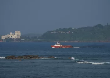 US sub sinks Iranian warship off Sri Lanka, at least 80 dead