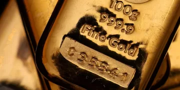 Gold rises over 1% as ME war uncertainty persists