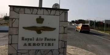 Cyprus opens discussion with UK over bases