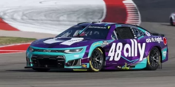 Bowman pulls out of Phoenix race