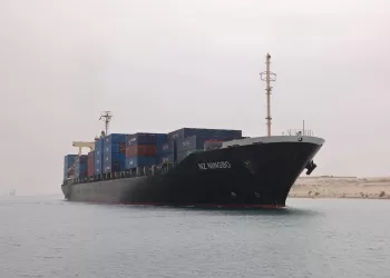 Suez Canal traffic unaffected by bad weather