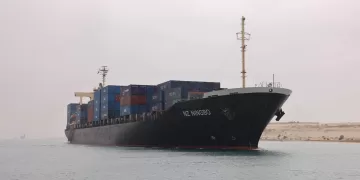 Suez Canal traffic unaffected by bad weather