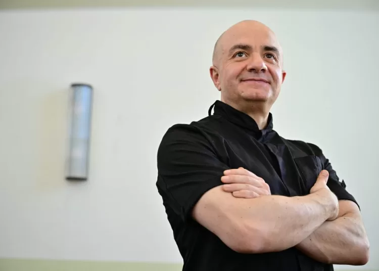 Syrian refugee in London hosts King Charles III at his Soho restaurant 1 - Egyptian Gazette Syrian refugee