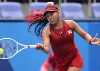 Osaka weighs clay court season