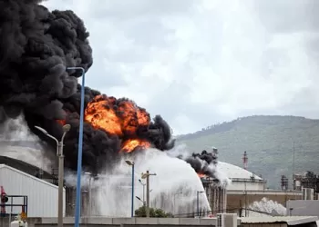 Giant oil tanker off Dubai hit by Iranian strike