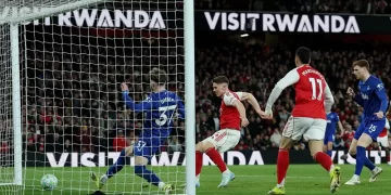 EPL: Arsenal strikes late, Chelsea beaten