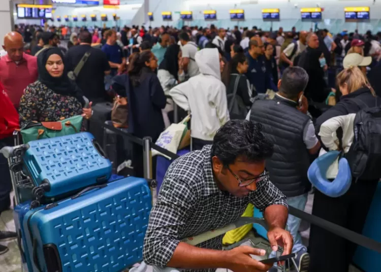 Travel chaos deepens as US-Iran conflict cuts flights 1 - Egyptian Gazette Reuters