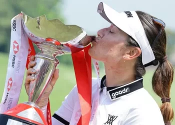 Green clinches Singapore title