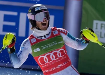 Atle wins 1st World Cup slalom