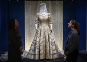 Queen Elizabeth II’s style showcased in London exhibition