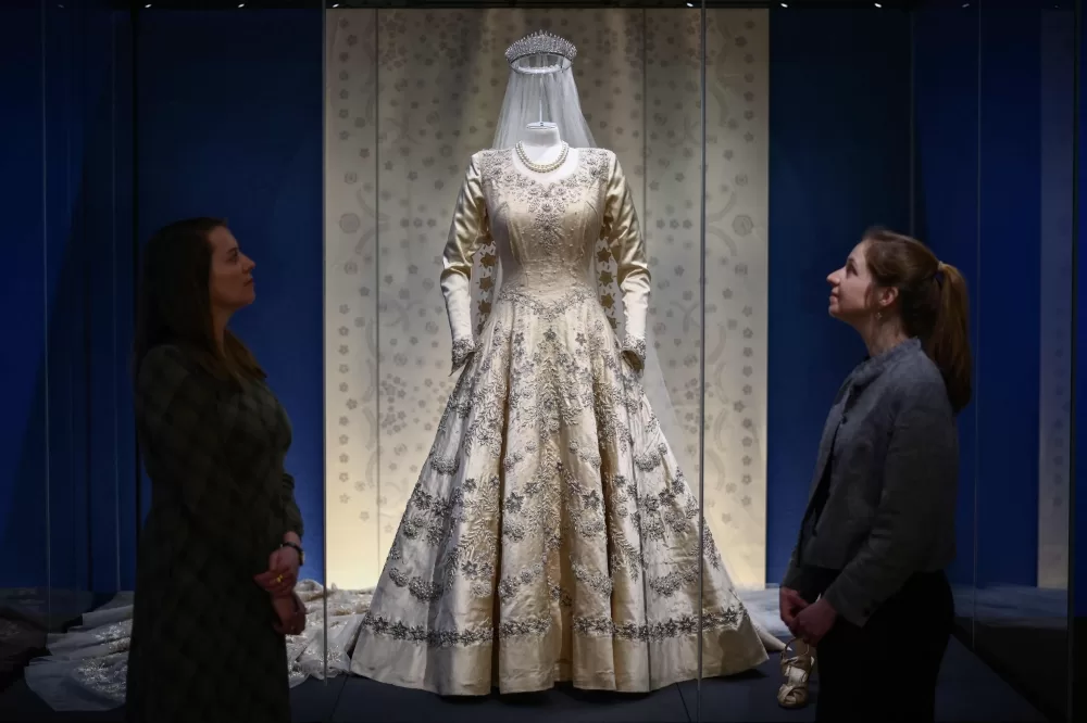 Queen Elizabeth II’s style showcased in London exhibition 12 - Egyptian Gazette Queen Elizabeth II’s style showcased in London exhibition 11 - Egyptian Gazette