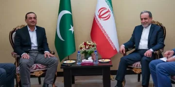 Top Iran diplomat to travel to Pakistan