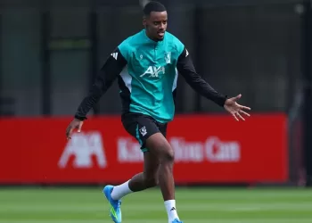 Liverpool’s Isak returns for PSG tie