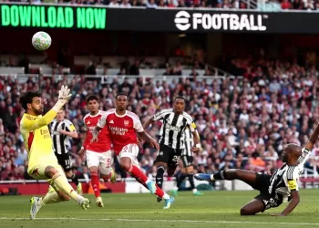 Arsenal reclaims EPL title race lead