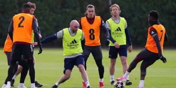 Saka return lifts Arsenal EPL title hopes