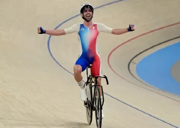 Thomas fights through Roubaix pain