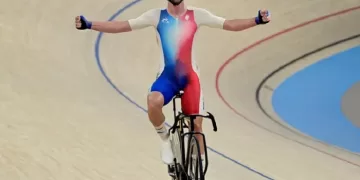 Thomas fights through Roubaix pain