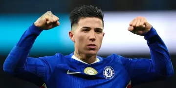 Chelsea drops Fernandez for 2 games