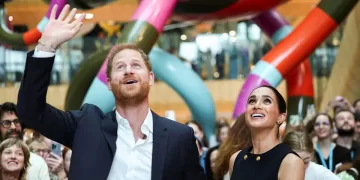 Harry, Meghan arrive in Australia to muted welcome