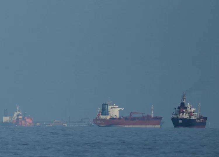 Iran slams Hormuz shut again after tankers slip through 11 - Egyptian Gazette