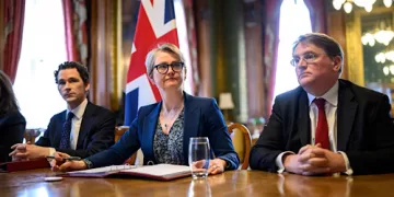 UK: 40 nations talk Hormuz reopening after Iran blockade