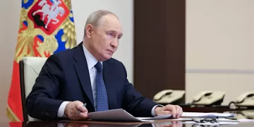 Putin declares Easter truce, urges Ukraine to follow