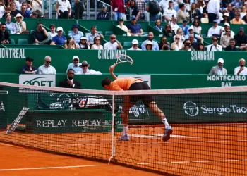 Medvedev smashes racket during 6-0 6-0 loss in Monte Carlo