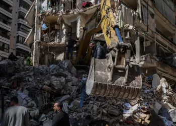 Israeli strikes in Lebanon threaten Iran truce; Strait stays closed