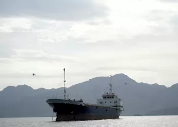 Iran offers proposal allowing ships to exit Oman side of Hormuz free of attack