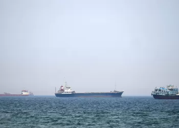 Trump urges Iran to sign deal after report suggests US may extend blockade