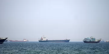Trump urges Iran to sign deal after report suggests US may extend blockade
