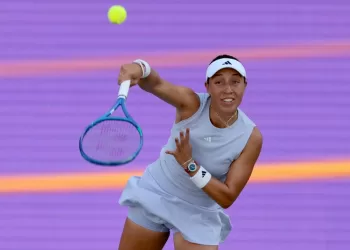 Pegula reaches Charleston quarters