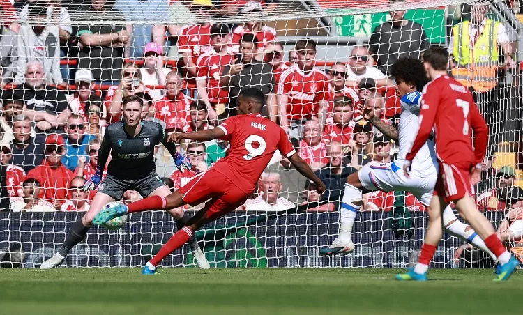 Liverpool edges toward Champions League 13 - Egyptian Gazette