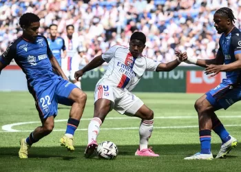 Lyon boosts Champions League push