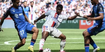 Lyon boosts Champions League push