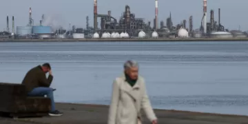 Macron reaffirms efforts to reopen Strait of Hormuz