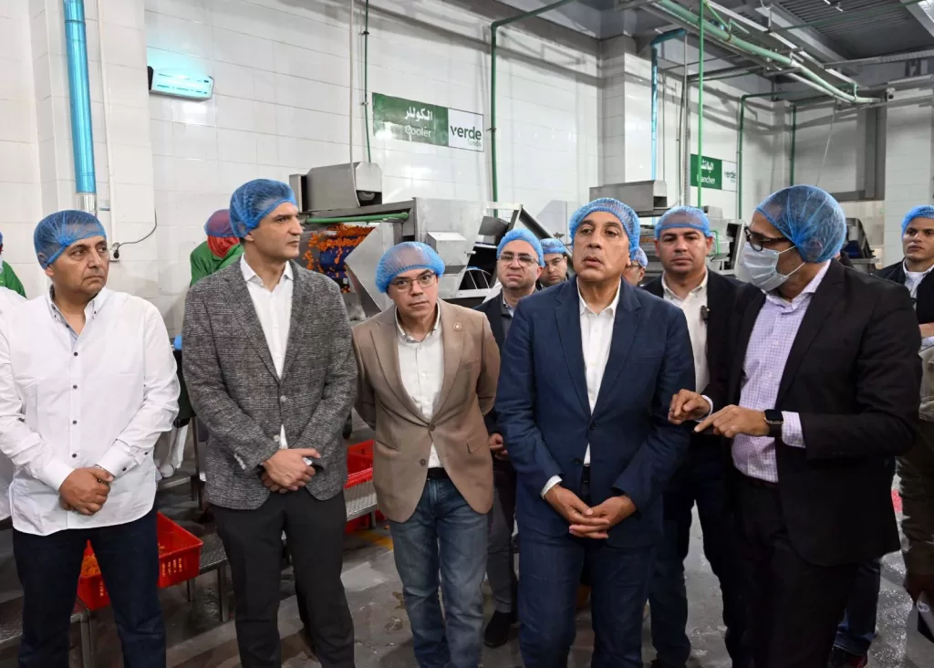 Madbouli tours several industrial companies in Benha investment zone 14 - Egyptian Gazette