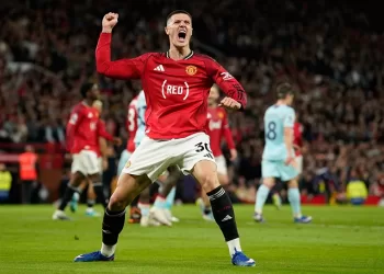 Man Utd closes on Champions League place