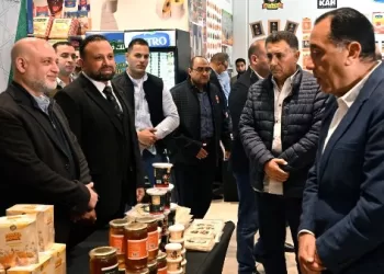 Madbouli tours several industrial companies in Benha investment zone