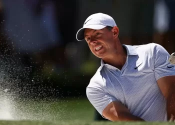 McIlroy loses Masters lead