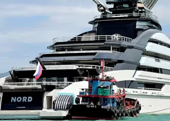 Iran and US allowed Russian superyacht to cross Strait of Hormuz