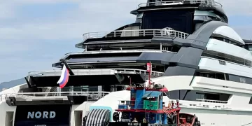 Iran and US allowed Russian superyacht to cross Strait of Hormuz
